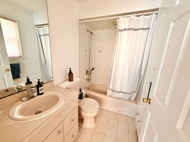 372 Chestnut St — Photo 20