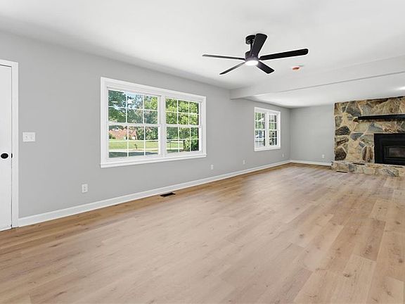 5th image of 4484 Virginia Dr