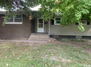 703 S Jefferson St, Lewistown, IL 61542
