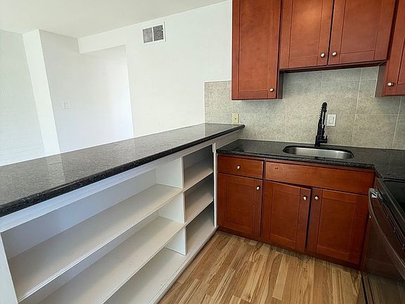 5th image of 35 Glendale St APT 8