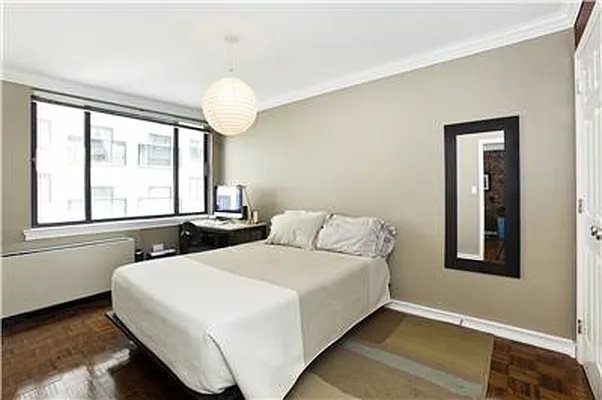 Sold by R New York | media 5