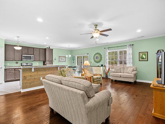 3rd image of 191 Belclare Way
