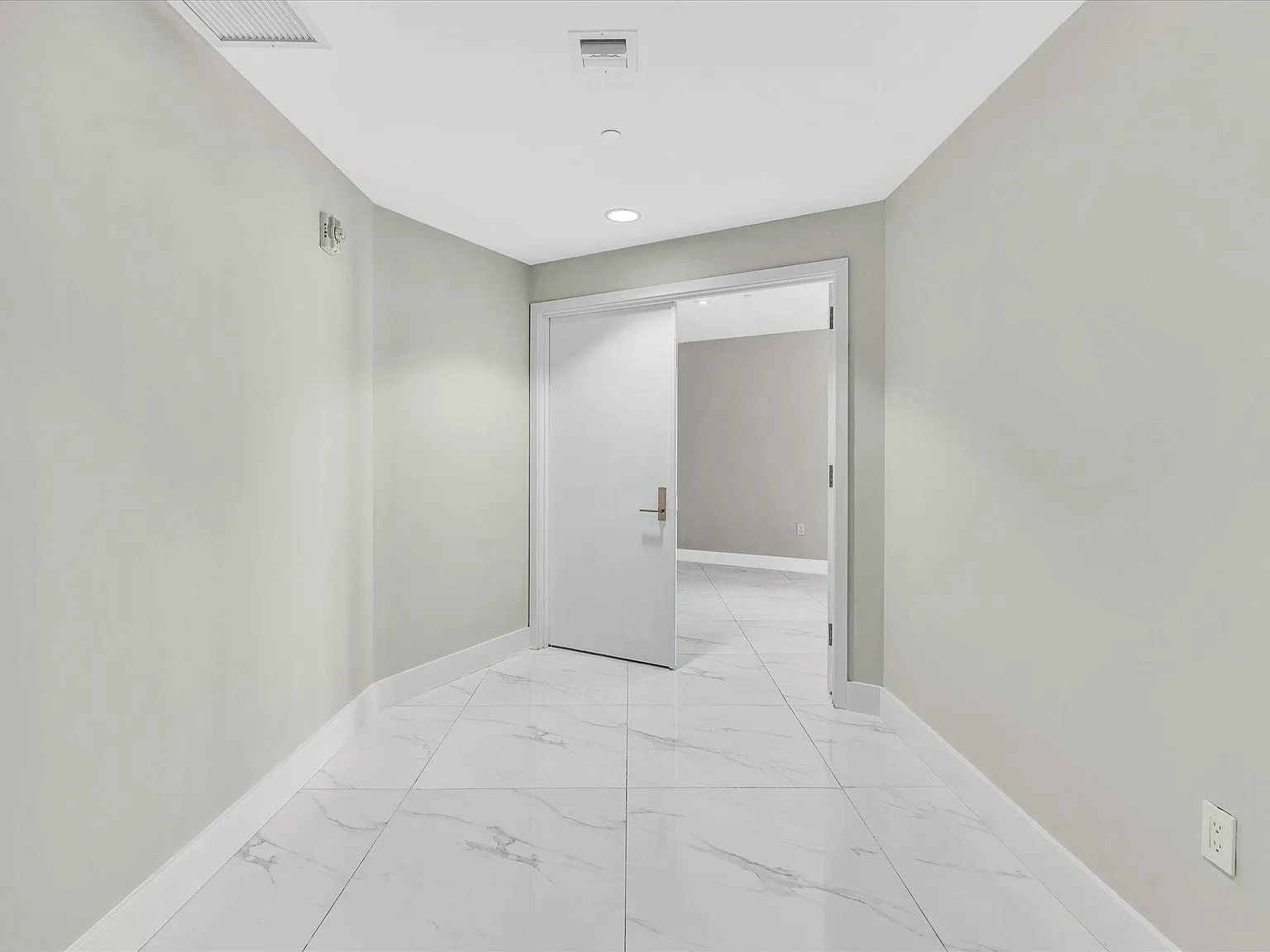 Paramount Ft Lauderdale Condo — Photo 3