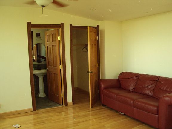 Upstairs Studio w/Full Batha