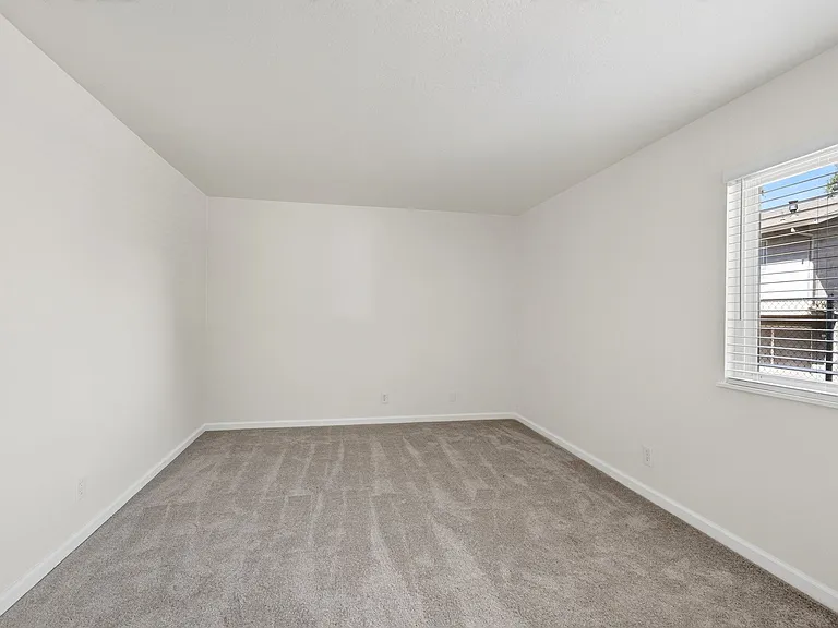 670-674 Lincoln Ave #2 — Photo 4