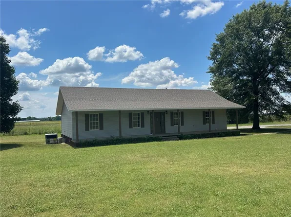 17605 Bittersweet Rd, Gravette, AR 72736