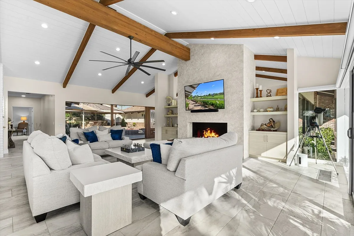 5 bed, 4.5 bath, 4500 sqft, $25,000 — Photo 4