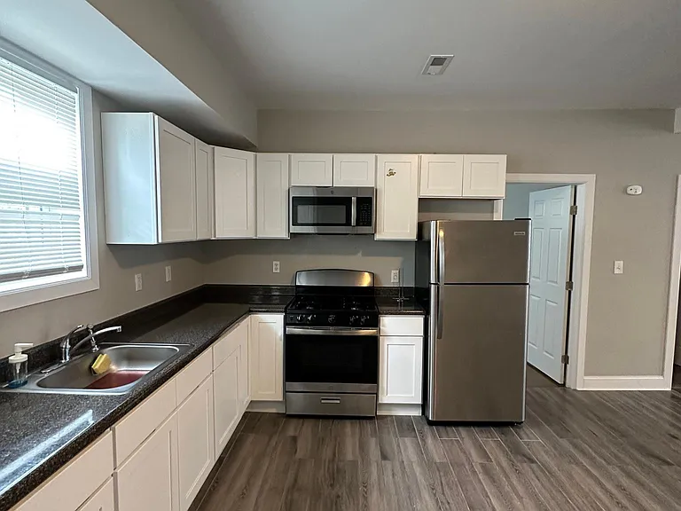 151 Howard Ave #2L — Photo 1