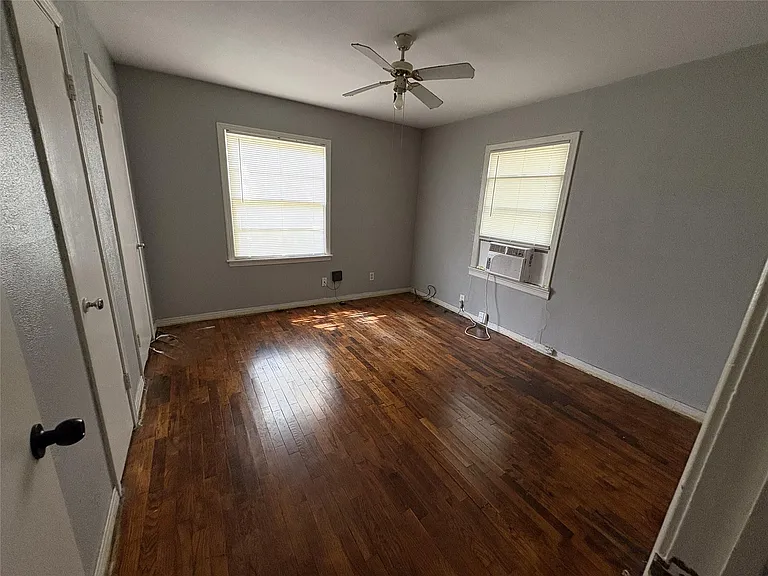 406 Omega St — Photo 11