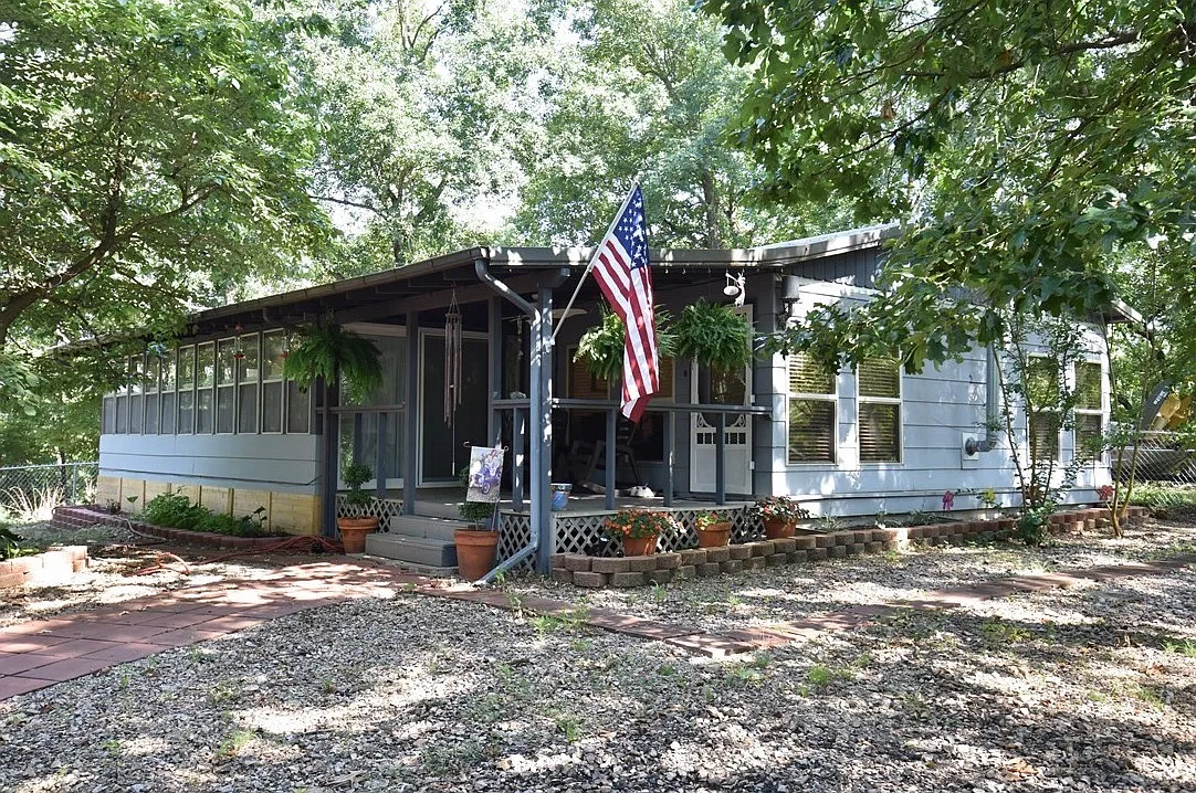 2 bed, 1500 sqft, $1,650 — Photo 2