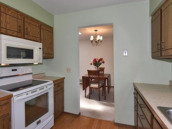 3rd image of 752 18th St SE