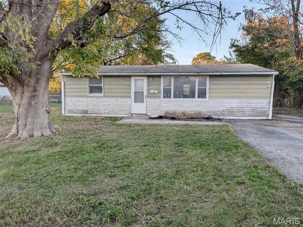 235 Saint Christopher Dr, Cahokia, IL 62206