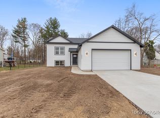 1992 Fillmore St, Jenison, MI 49428