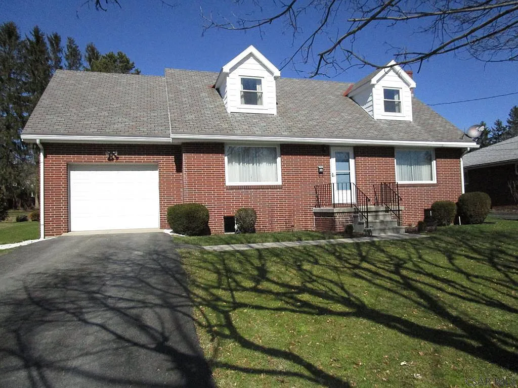 848 Smith St photo 1
