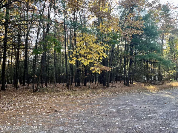 14 Oak Ln, Saylorsburg, PA 18353