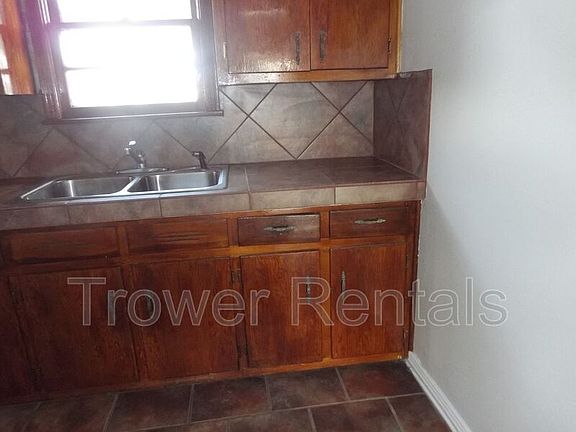 3rd image of 507 E 44th St