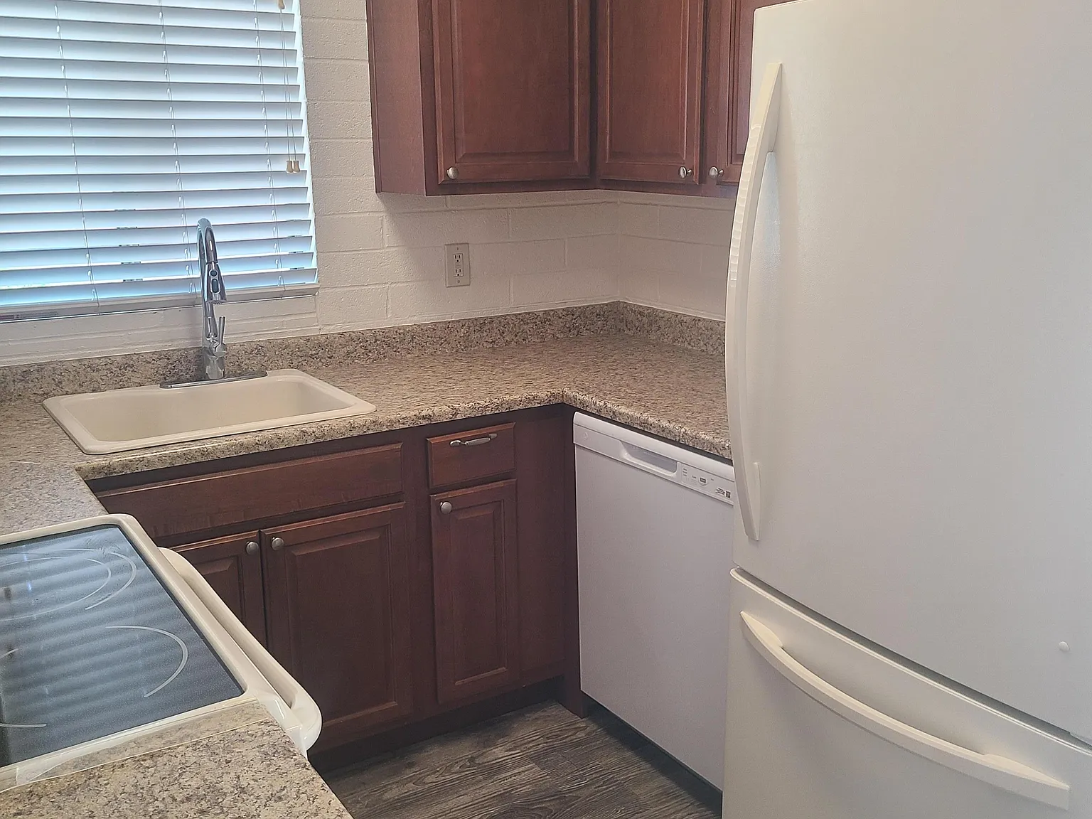 2 bed, 1.0 bath, 896 sqft, $1,195 — Photo 4