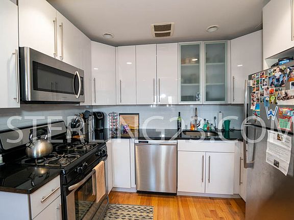 3rd image of 2315 Astoria Blvd #6F
