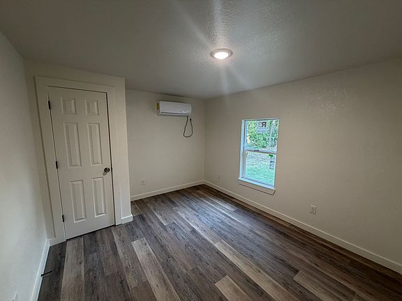 5th image of 410 W Lincoln Ave