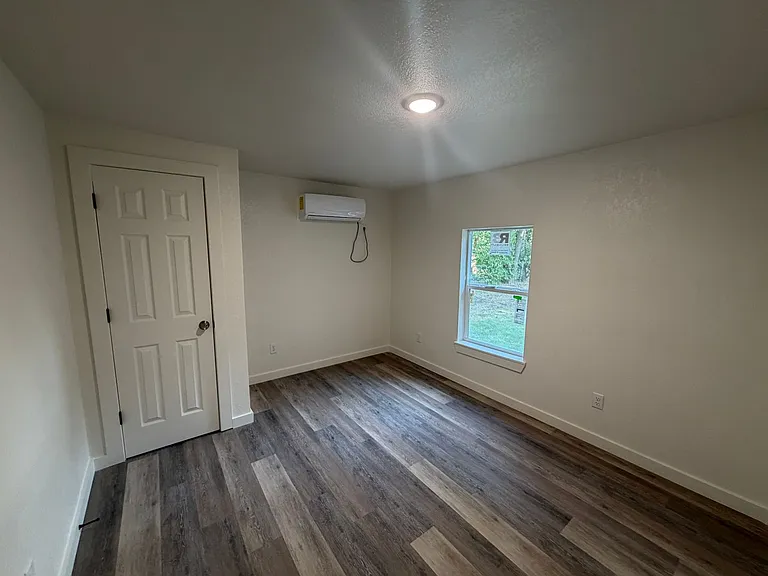 410 W Lincoln Ave — Photo 5