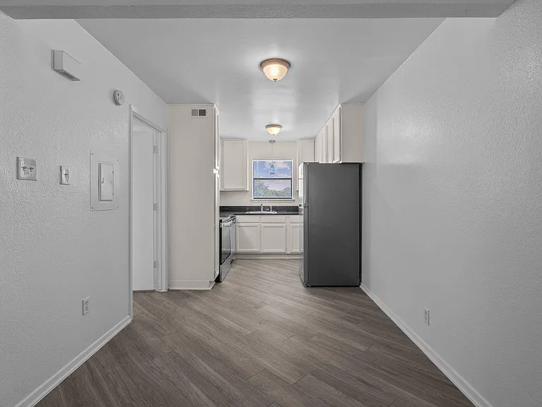 320 E 4th St #106 — Photo 11