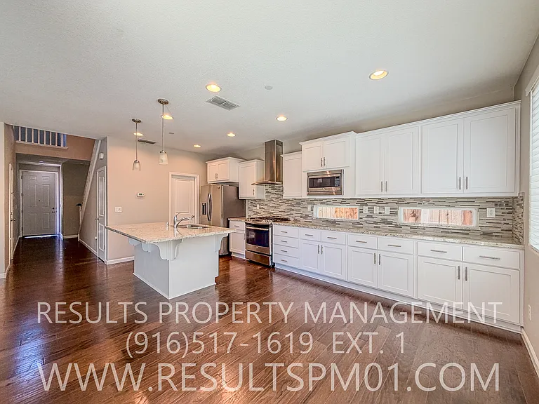 1041 Bridlewood Dr — Photo 9