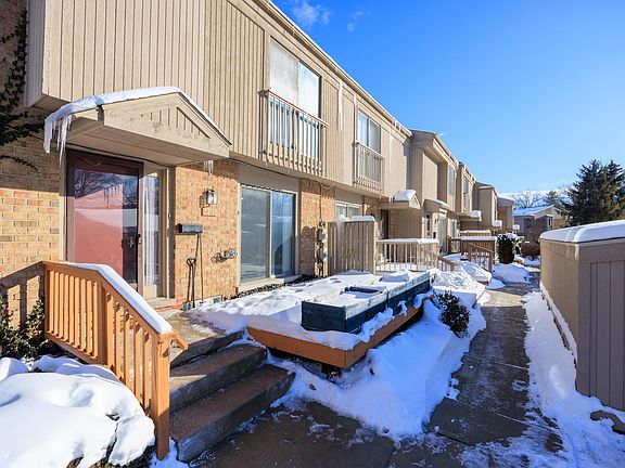 2nd image of 1468 Oakbrook Dr E