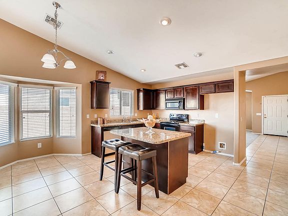 3rd image of 25021 W Hidalgo Dr