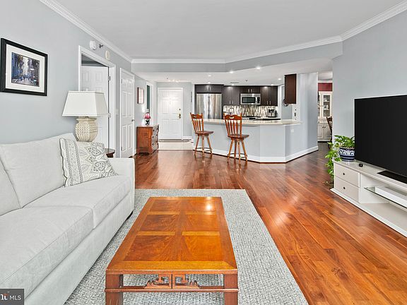 3rd image of 1276 N Wayne St APT 1007