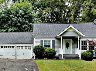 38650 Berkshire Hills Dr, Willoughby Hills, OH 44094