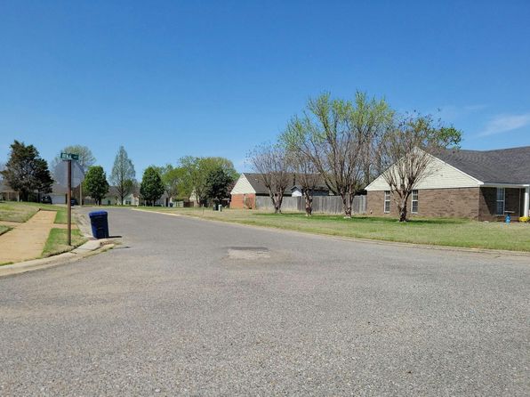 3367 Court Dr, Horn Lake, MS 38637