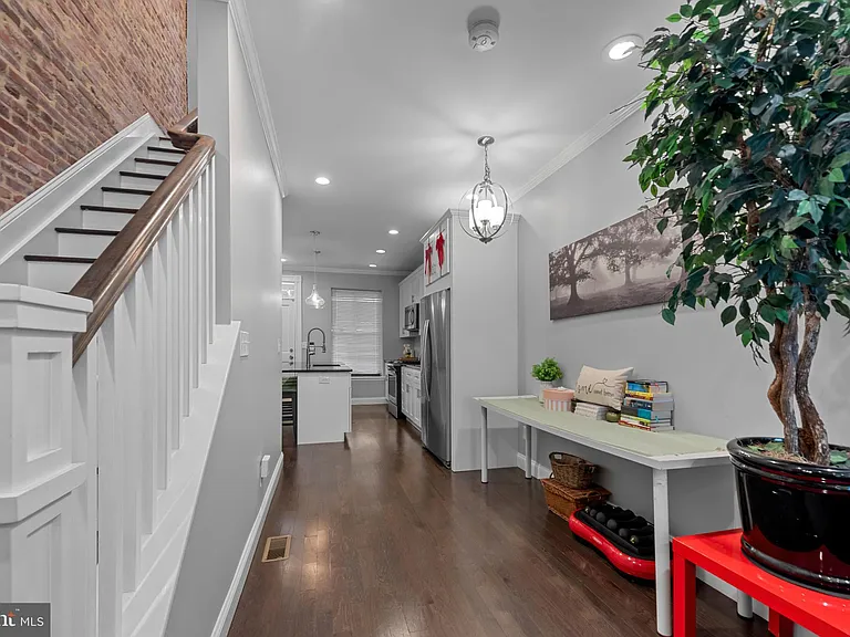 902 N Milton Ave — Photo 4