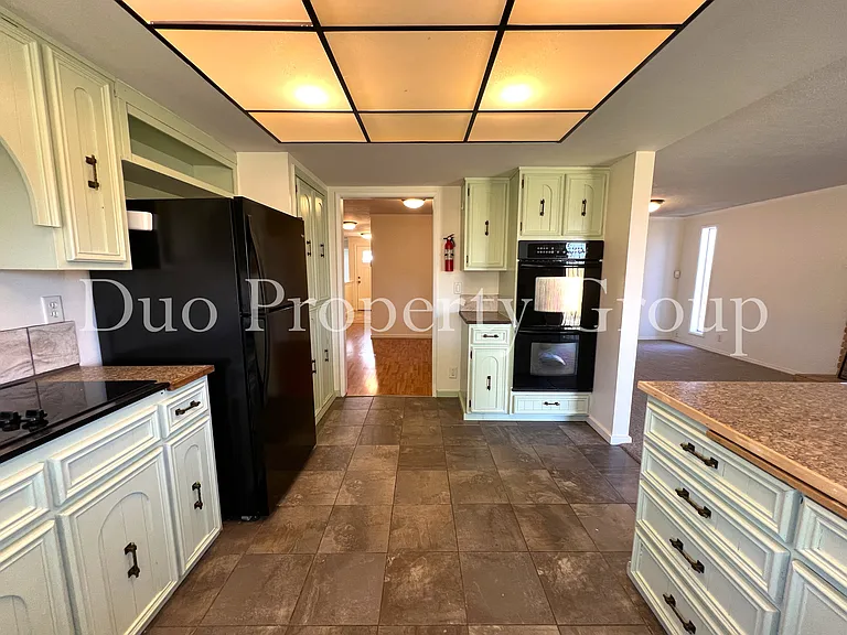 2035 Harvard Dr — Photo 7