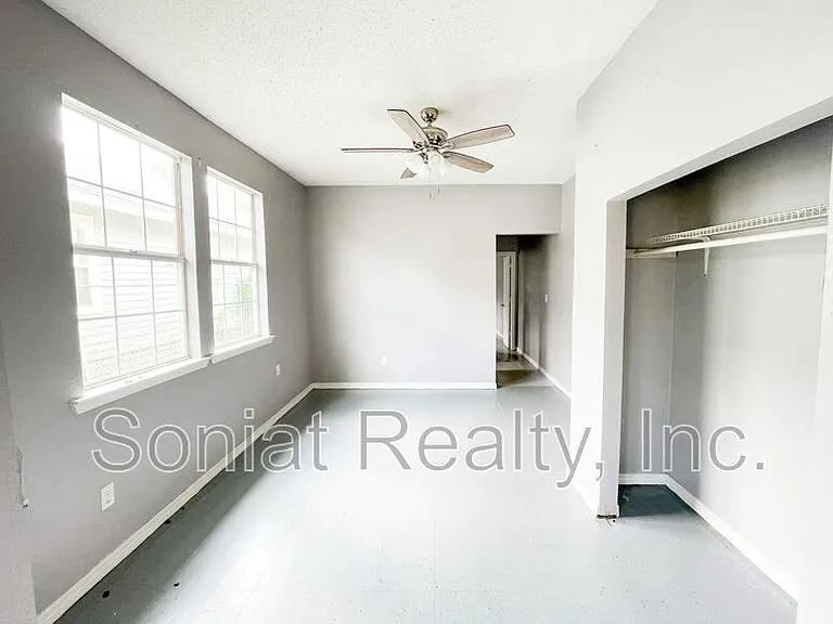1726 Mandeville St — Photo 3