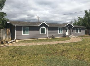 660 9th St E, Chinook, MT 59523