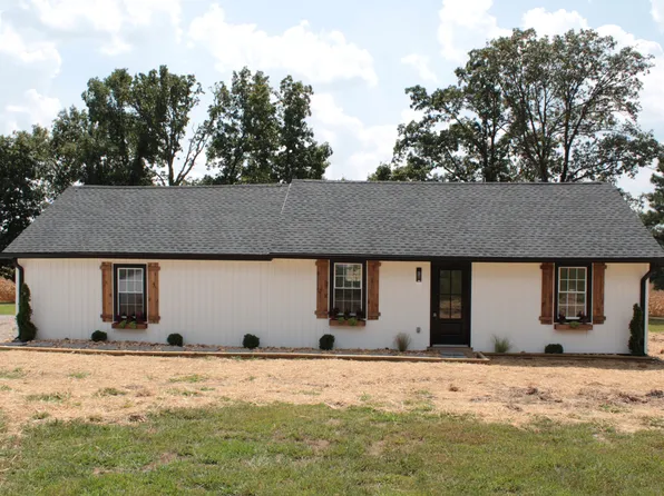 8285 Pilot Rock Rd, Hopkinsville, KY 42240