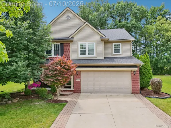 46533 Woodside Dr, Canton, MI 48187