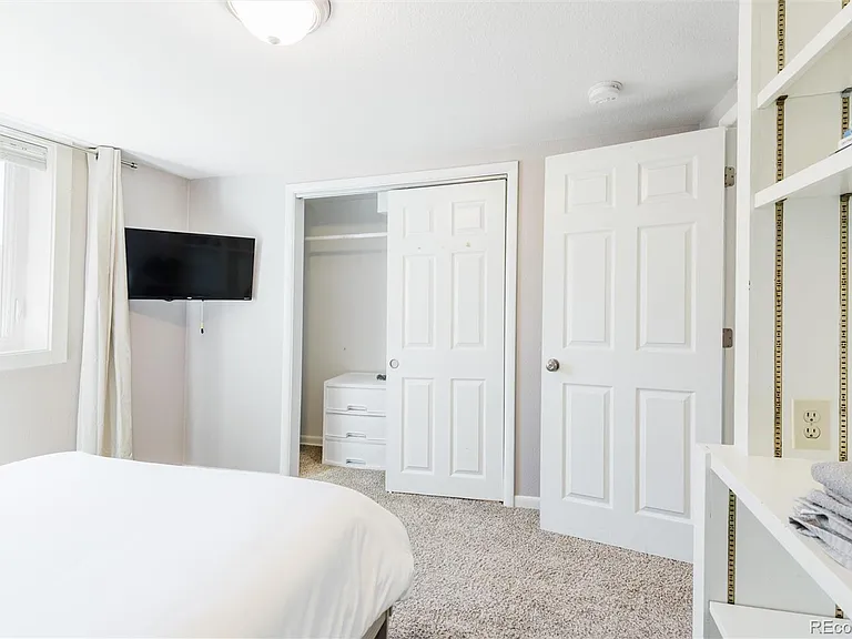 565 Winona Ct — Photo 21