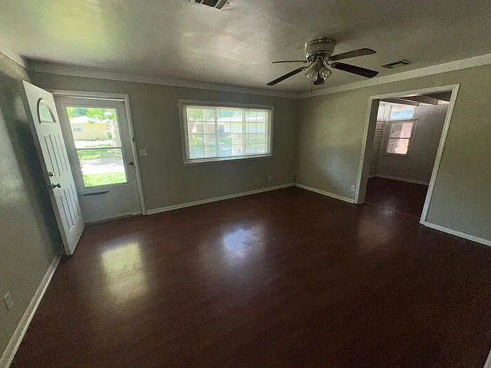 3 bed, 1.5 bath, 1400 sqft, $1,350 — Photo 2