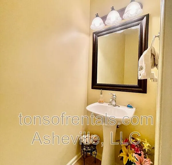 51 Yorktown Cir — Photo 17