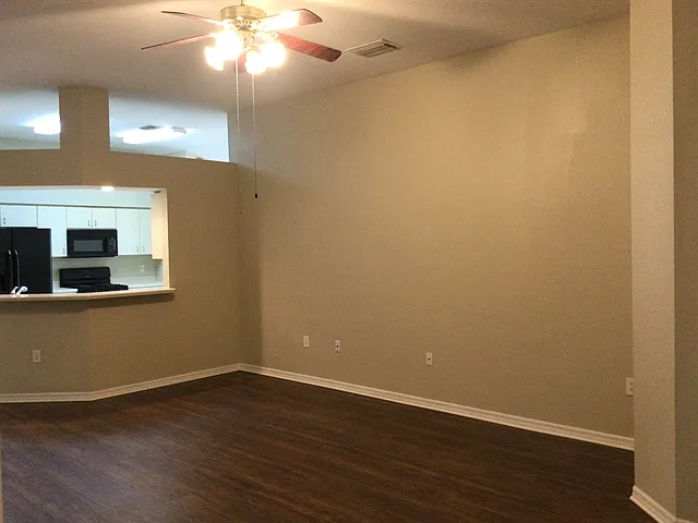 30719 Tremont Dr — Photo 9