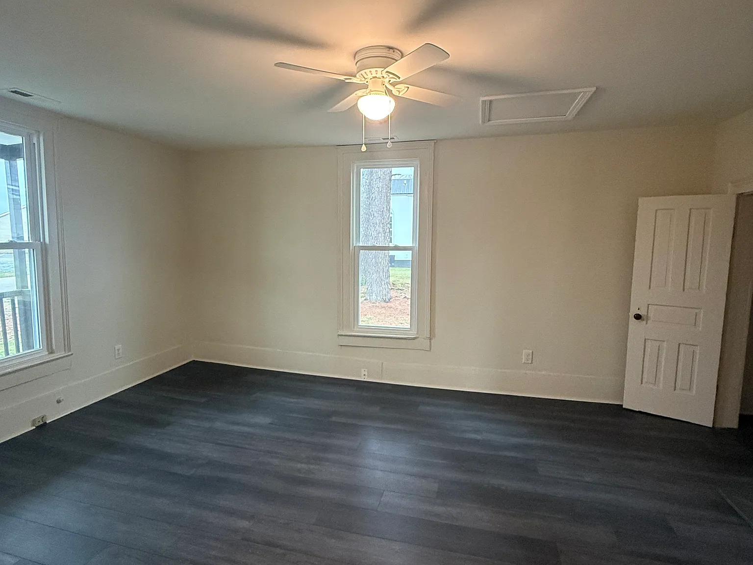 202 S Sampson Ave — Photo 4