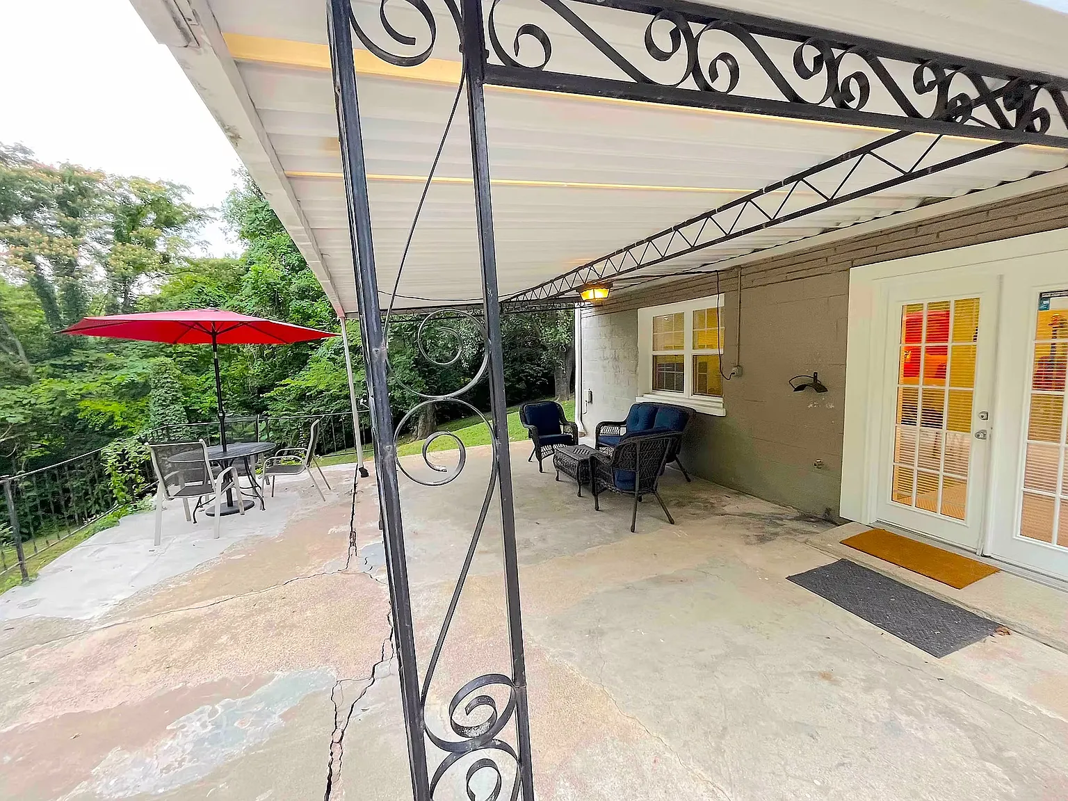 567 Whispering Hills Drive — Photo 4
