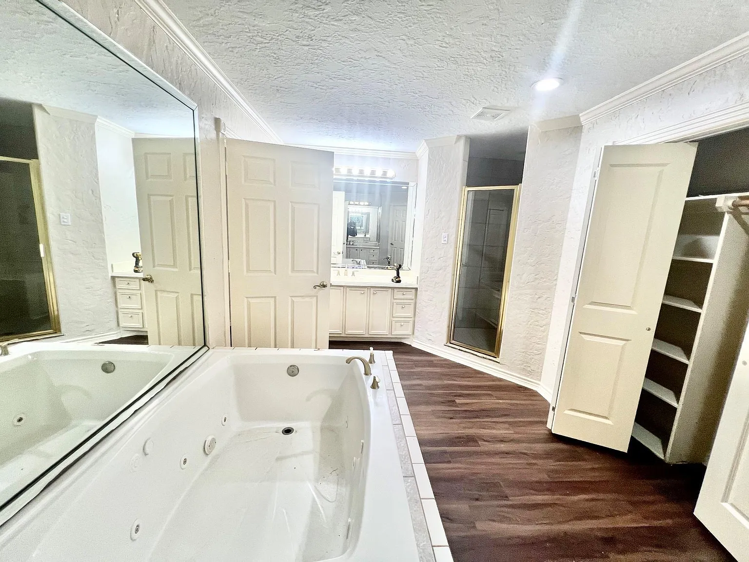 3 bed, 2.0 bath, 2154 sqft, $4,000 — Photo 4