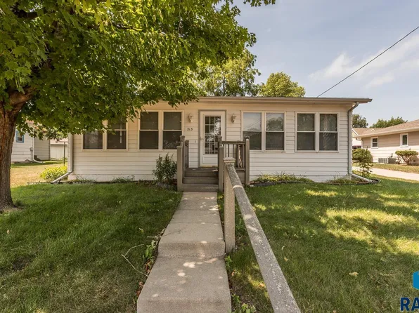 213 S Cherry St, Lennox, SD 57039
