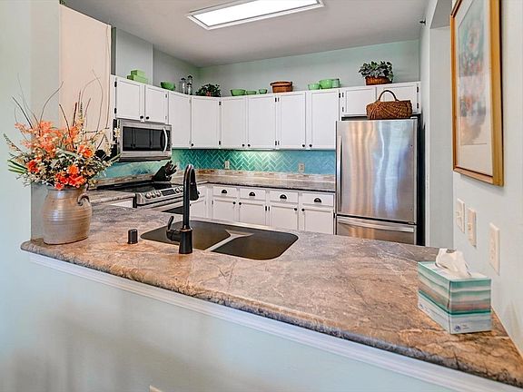 3rd image of 301 Harbour Town Dr APT 326
