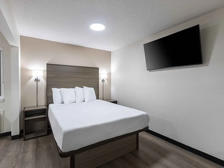 1 Bedroom Suite -1 Queen and 1 Full Bed
