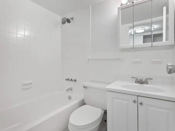 210 East 22nd Street image 4 of 11