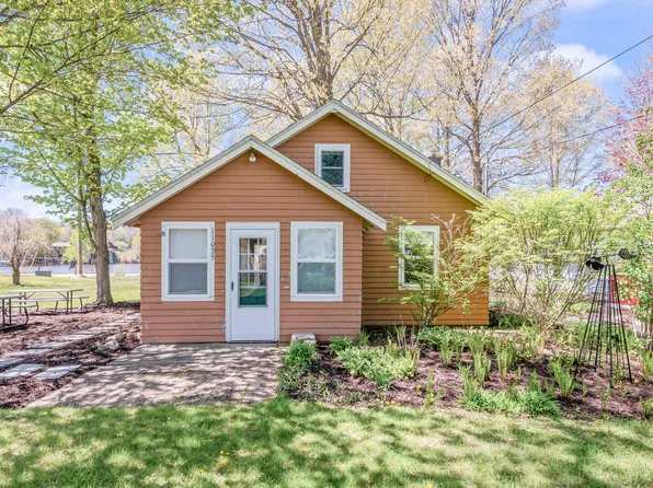 11035 Birchpark Dr, Stanwood, MI 49346