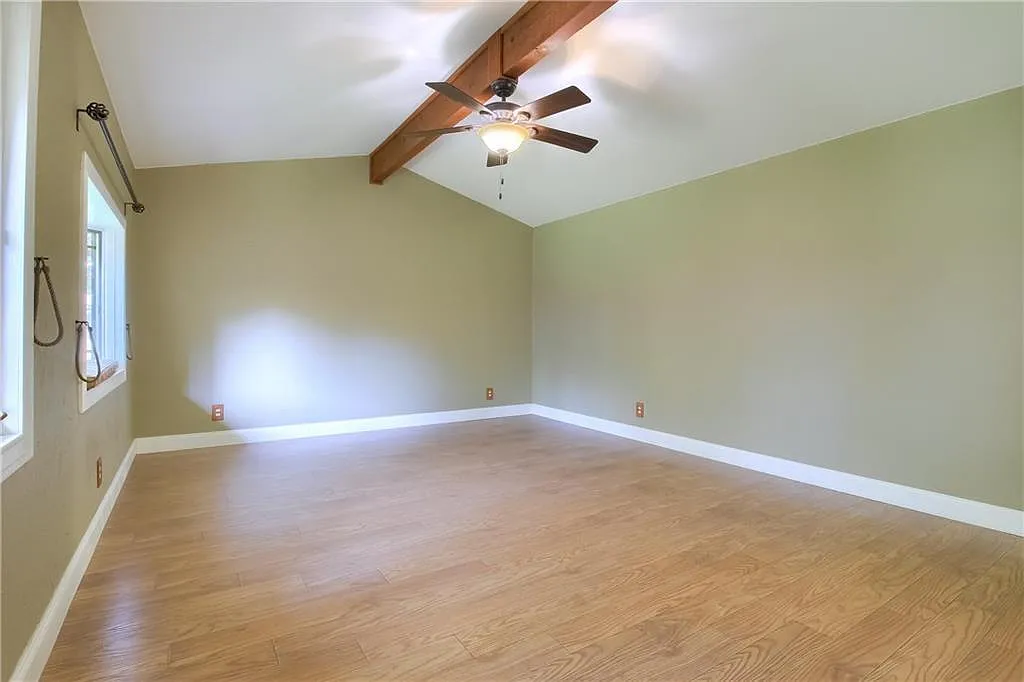 3 bed, 1353 sqft, $2,200 — Photo 4